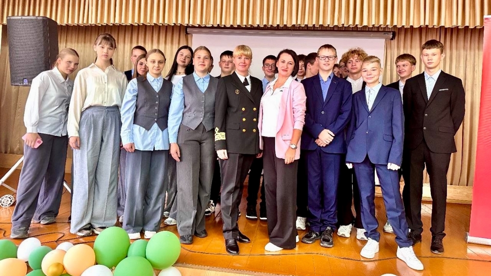 Школьники из Унечи пообщались с первой в мире женщиной-капитаном атомного ледокола