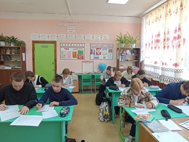 В образовательных учреждениях Злынковского района начался школьный этап олимпиад