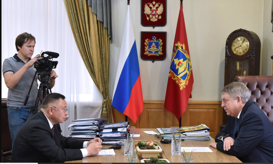 Обсудили реализацию программ и проектов по линии Минстроя России