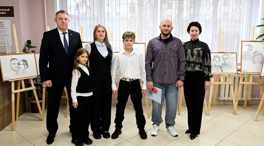 Губернатор Брянщины вручил автомобиль участнику СВО