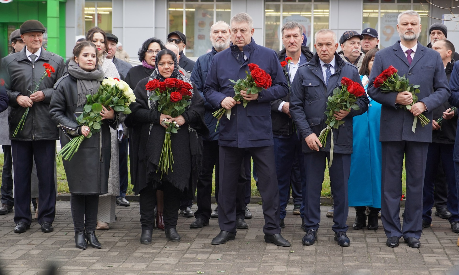 В Брянске открыли памятник художникам Ткачевым