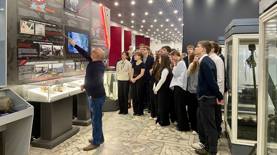 В Брянском краеведческом музее состоялся урок мужества «Герои нашего времени» для школьников