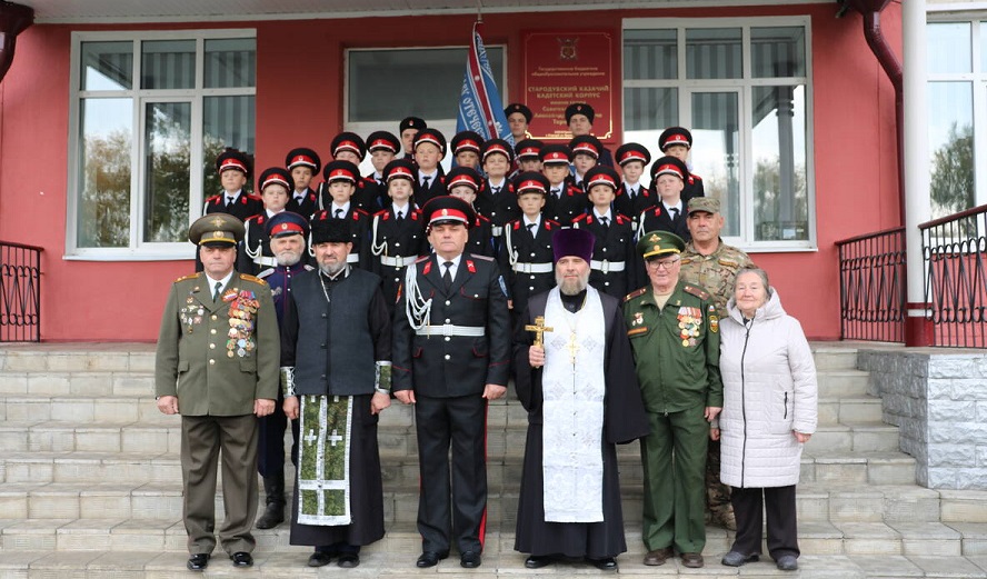 Стародубский казачий кадетский корпус Брянщины принял новое Знамя