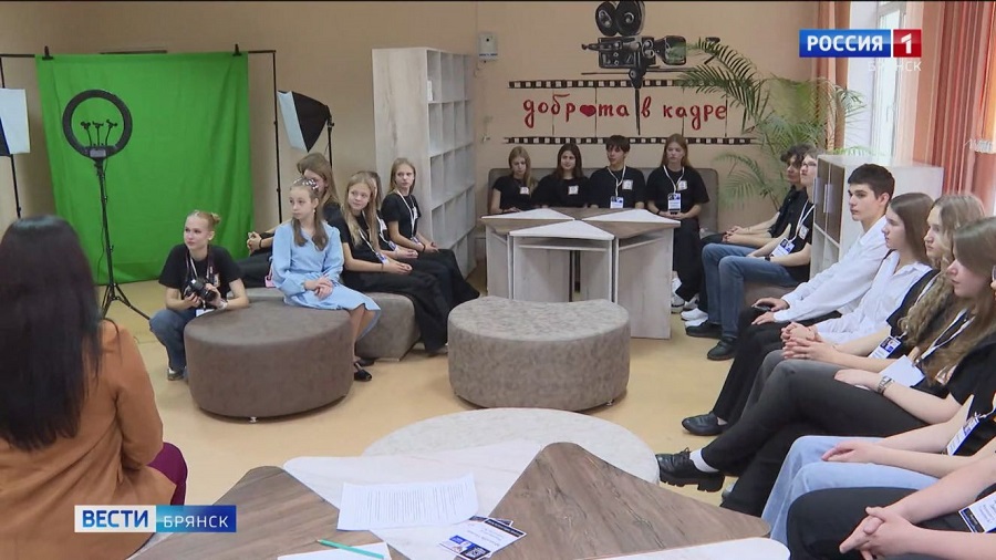 В брянской гимназии №3   открылась обновленная медиастудия