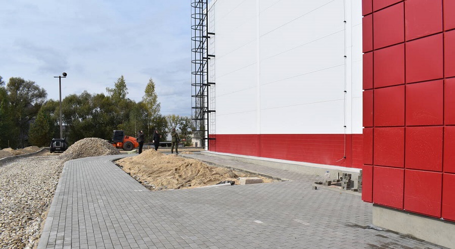 В Клетне Брянской области  благоустраивают территорию строящегося СОК с бассейном