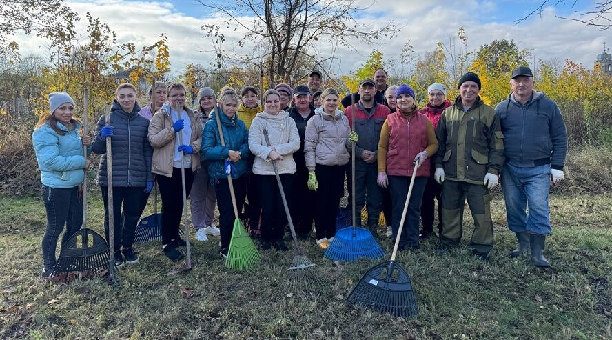В Злынке провели осенний субботник