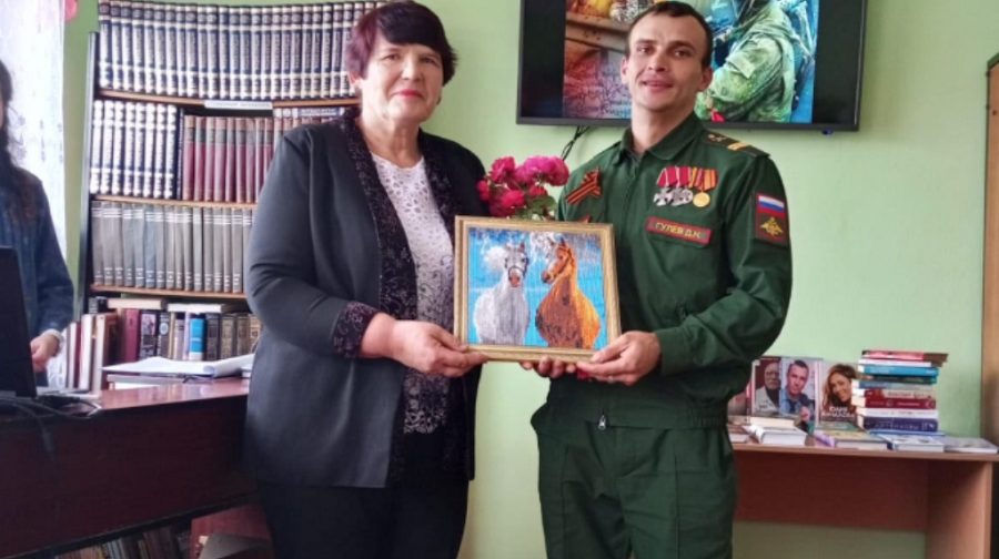 Брянский ветеран СВО Денис Гулев поделился со школьниками и студентами своим боевым опытом