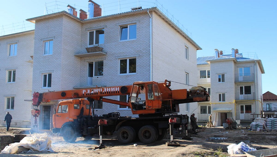 В Стародубе Брянщины  продолжается строительство пяти трехэтажных домов