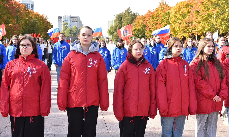 В Брянске состоялась молодежная акция в честь Дня воссоединения России