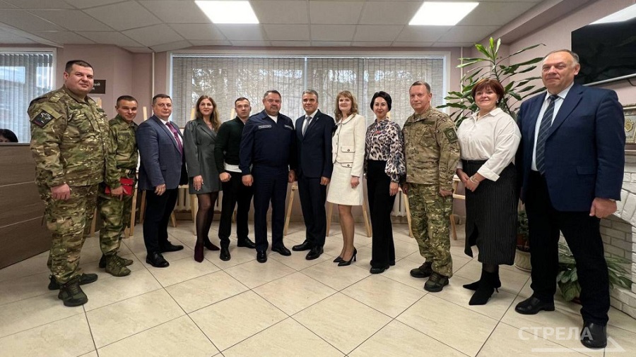 В Брянске на встрече обсуждались меры поддержки и социальной адаптации участников СВО