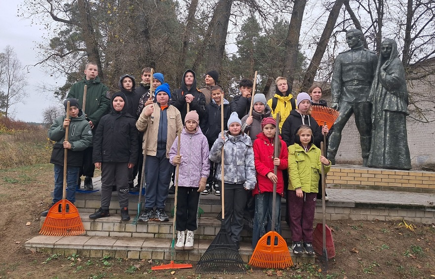 В Злынке провели осенний субботник