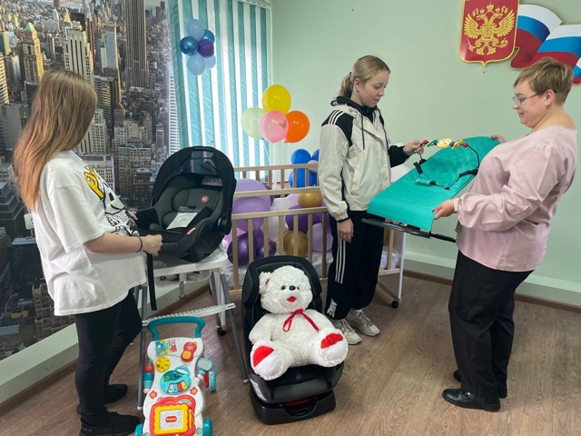 В Злынковском КЦСОН работает пункт проката вещей для семейных пар