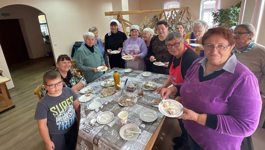 В  Злынковском клубе «Активное долголетие» отметили День варенико