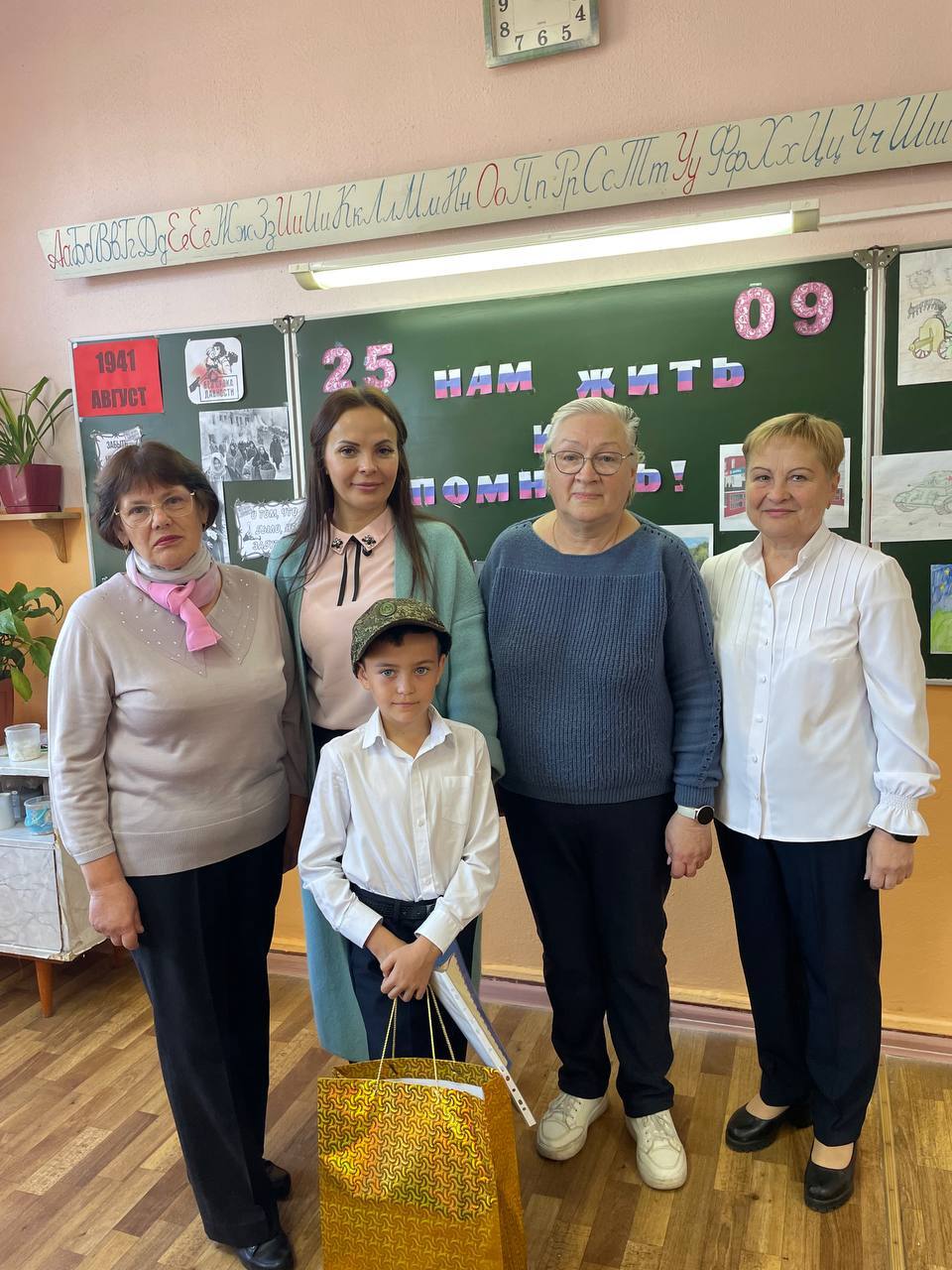 Злынковские «серебрянные волонтеры» воспитывают патриотов