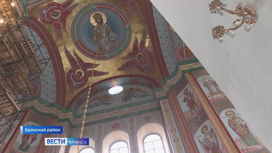 В Свенском монастыре расписывают алтарь