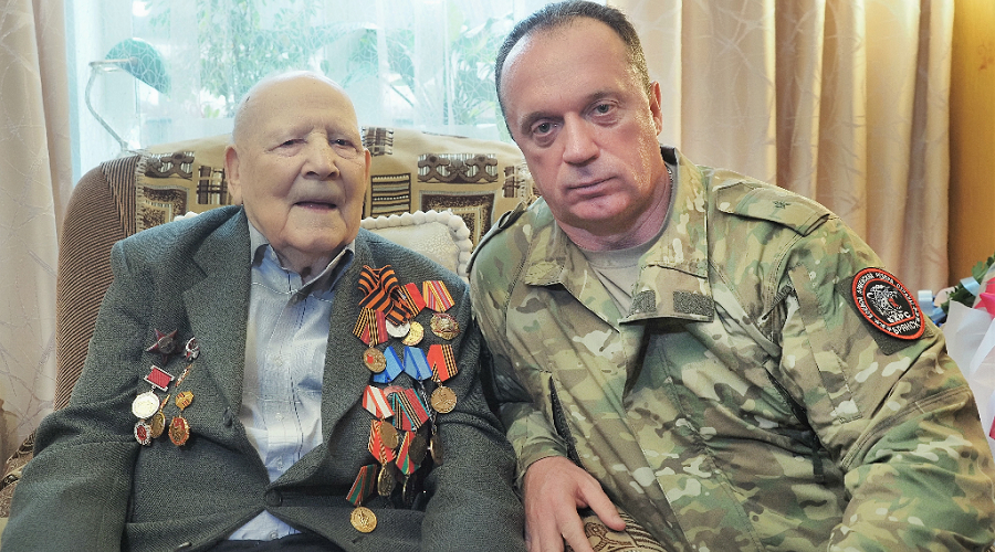 Ветерана Мельникова поздравил со 100-летием  Сергей Антошин