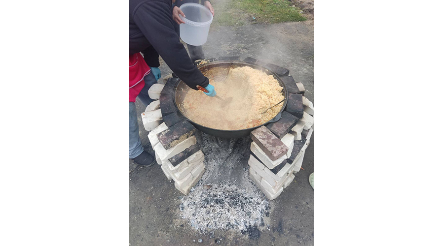 В Климовском районе Брянской области бойцов угощают домашним пловом