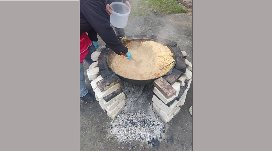 В Климовском районе Брянской области бойцов угощают домашним пловом
