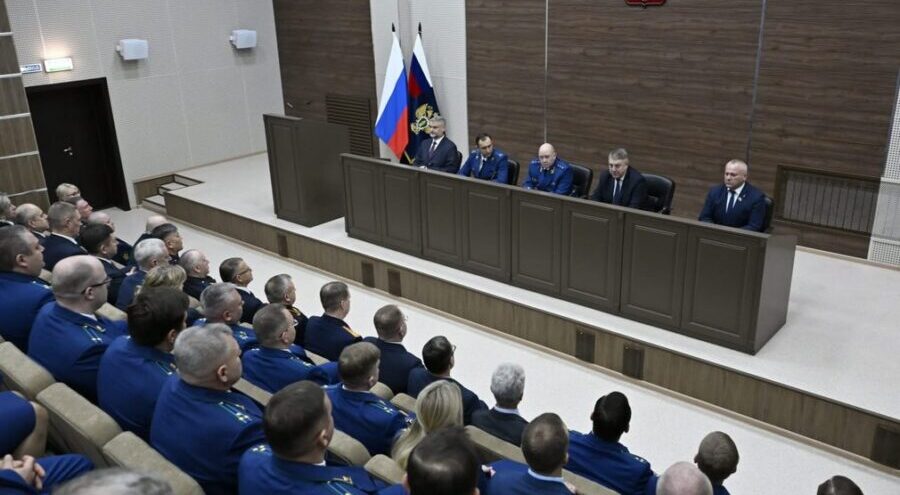 В Брянске представили нового прокурора региона Владимира Мосина