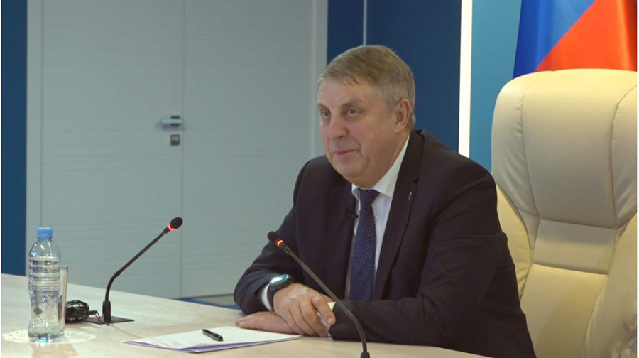 Губернатор поздравил семью Квакухиных из Жуковки с рождением тройни