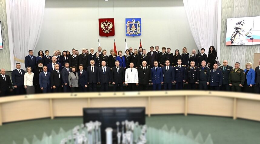 Поздравили с  праздником брянских  сотрудников судебной системы