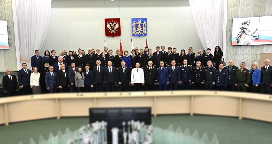 Поздравили с  праздником брянских  сотрудников судебной системы