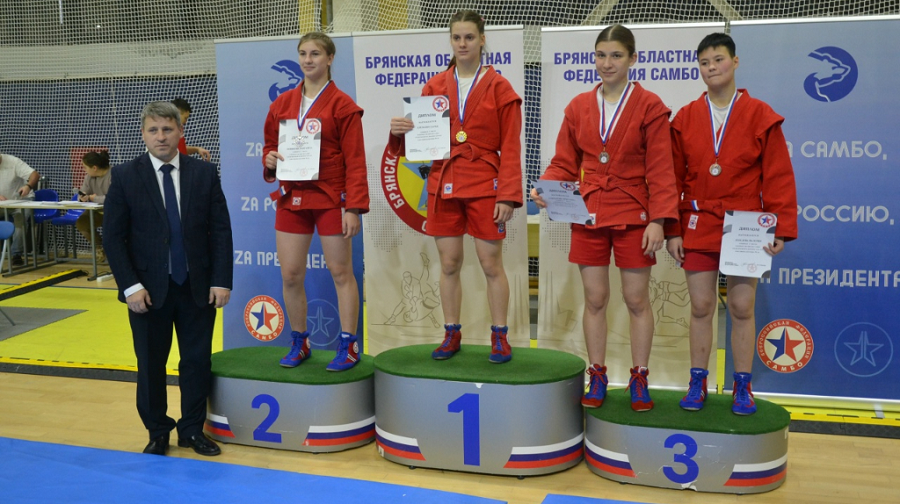 На первом этапе Первенства ЦФО по самбо брянские спортсмены взяли четыре медали