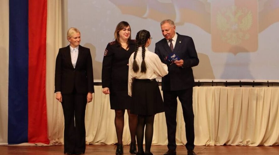 На Брянщине юным жителям Стародубского округа вручили паспорта