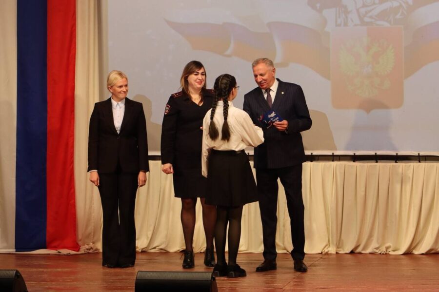 На Брянщине юным жителям Стародубского округа вручили паспорта