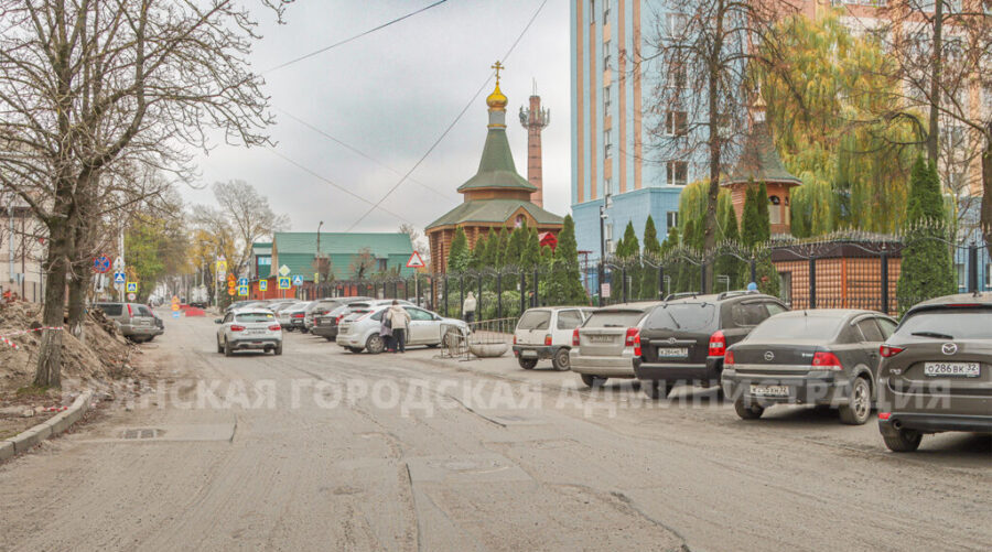 В Бежицком районе Брянска продолжается ремонт улицы Камозина
