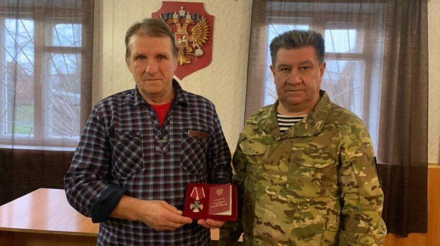 В брянском Стародубе вручили орден Мужества отцу погибшего на СВО бойца