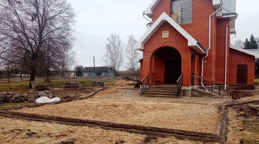 В Суземском районе Брянщины  благоустраиваются храмы