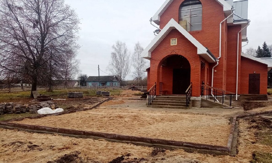 В Суземском районе Брянщины  благоустраиваются храмы