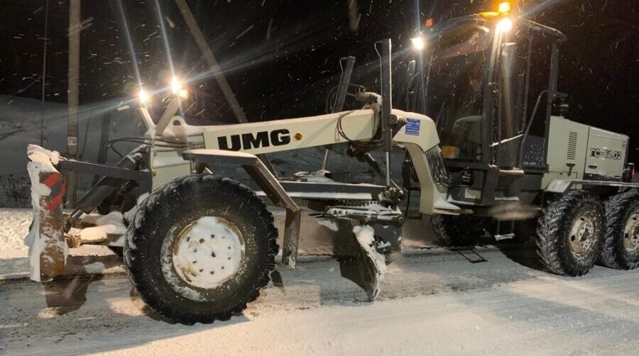 На Брянщине круглосуточно идут работы по очистке от снега автодорог