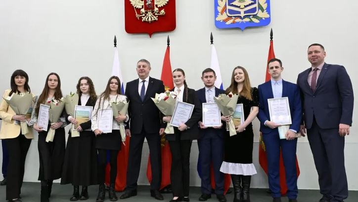 Брянской молодежи вручили именные стипендии