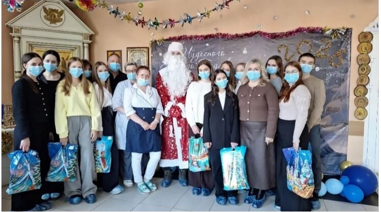 В Брянске с Новым годом поздравили пациентов детского онкоцентра