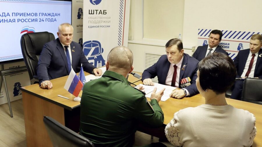 Председатель облдумы Валентин Суббот в Брянске провел личный прием граждан