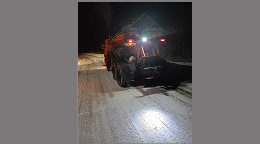 Последствия снегопада в Брянской области продолжают устранять