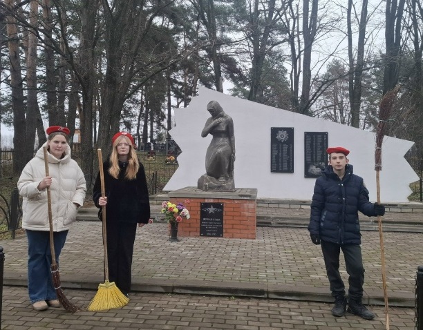 В Карпиловской ООШ прошла  операция «Обелиск»