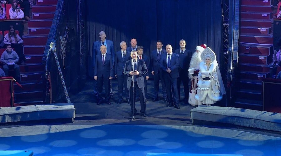 Глава Брянщины Александр Богомаз открыл губернаторскую елку