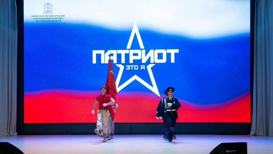 Кадеты из Брянска передали Московской области копию Знамени Победы