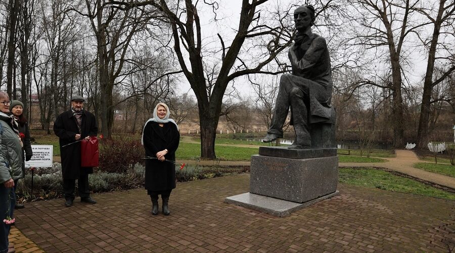 В брянском Овстуге отметили 222-летие со дня рождения Федора Тютчева