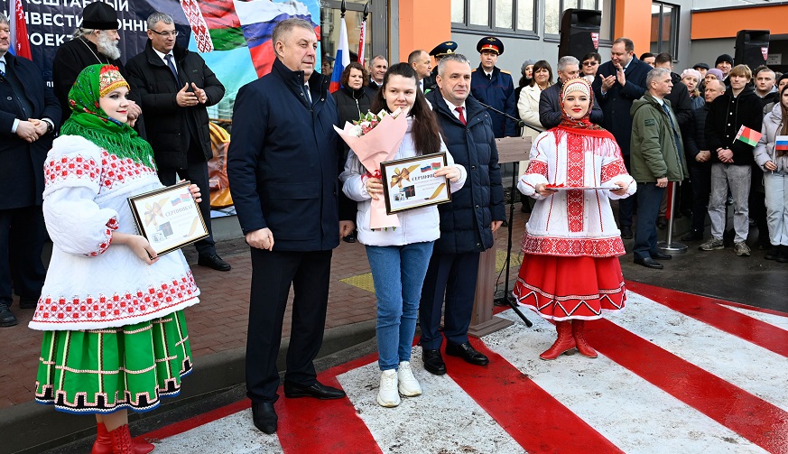 В Брянске построен новый дом, 27 квартир  получили дети-сироты