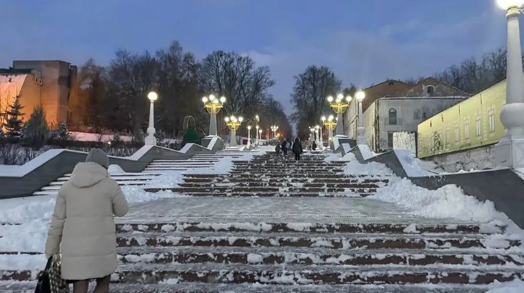 В Брянске активно идет уборка города от снега