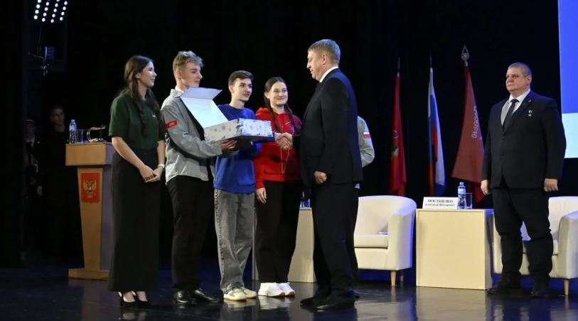 Александр Богомаз отметил успехи брянских активистов