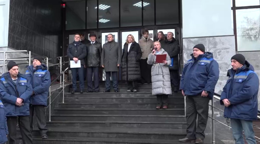 Брянским почтовикам вручили бронированные автомобили для обеспечения безопасности