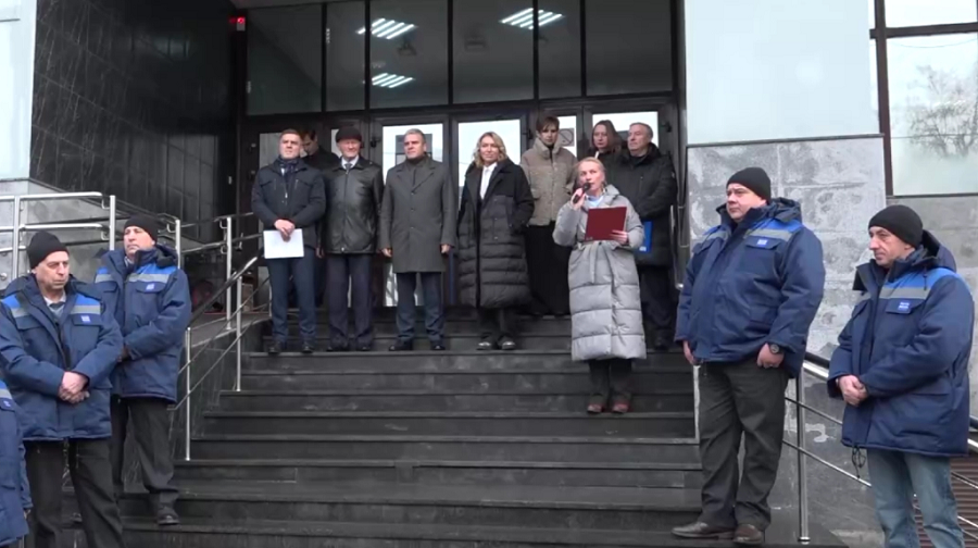 Брянским почтовикам вручили бронированные автомобили для обеспечения безопасности