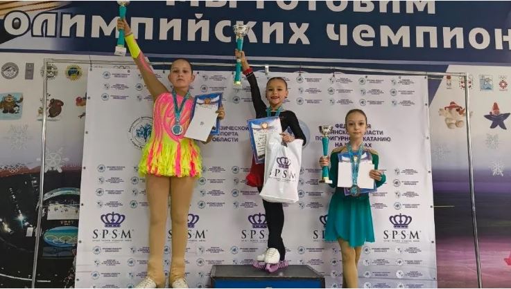 В Брянске прошли соревнования по фигурному катанию