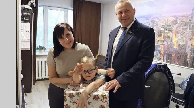 Председатель Брянской облдумы Валентин Суббот исполнил новогоднюю мечту Даниила из Брянска