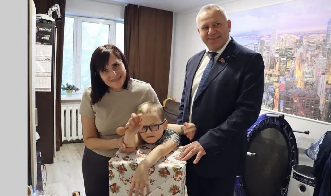 Председатель Брянской облдумы Валентин Суббот исполнил новогоднюю мечту Даниила из Брянска